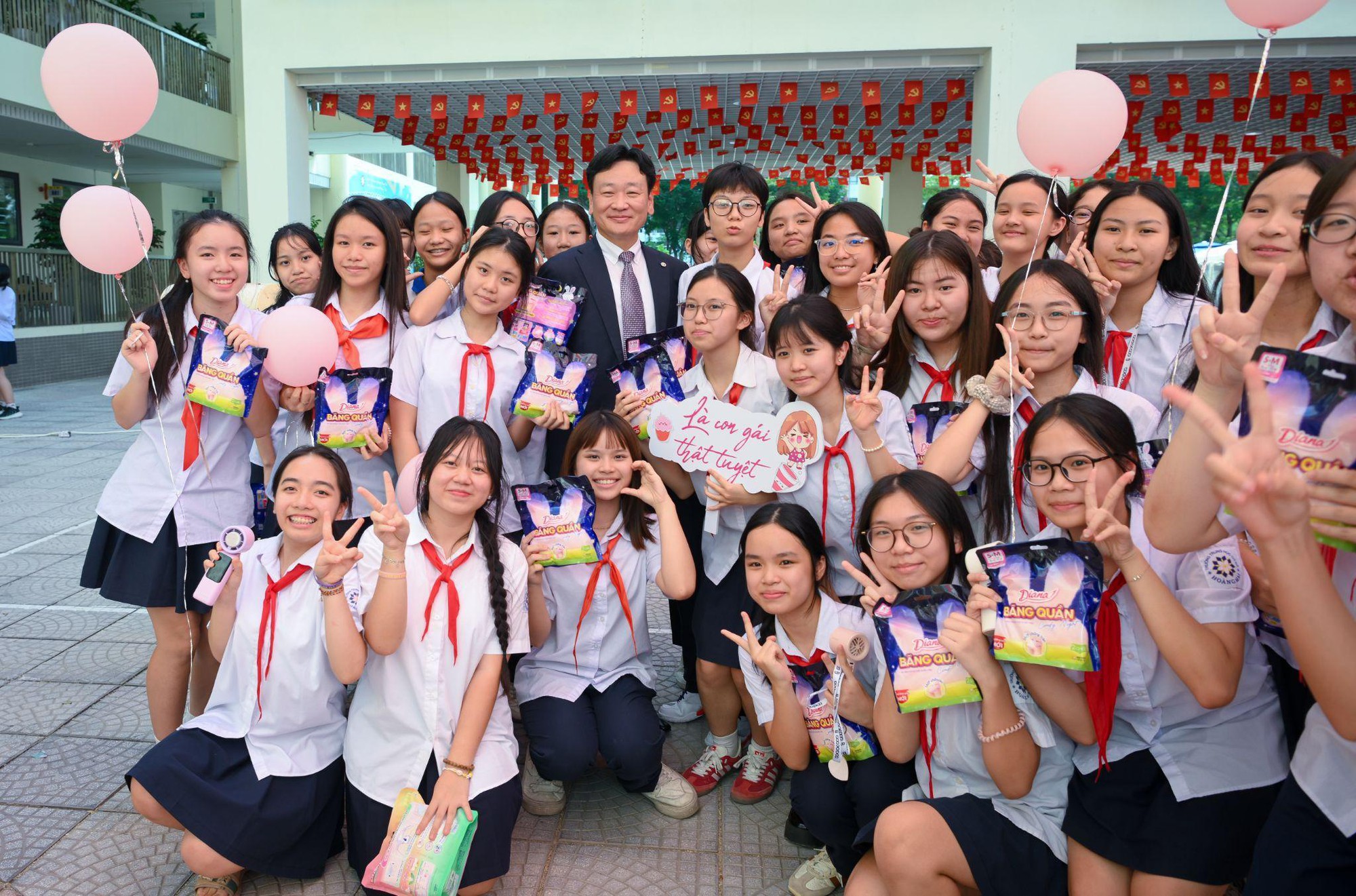 “Là Con Gái Thật Tuyệt” 2026: Diana tiếp sức nữ sinh Việt tự tin trưởng thành - Ảnh 4.