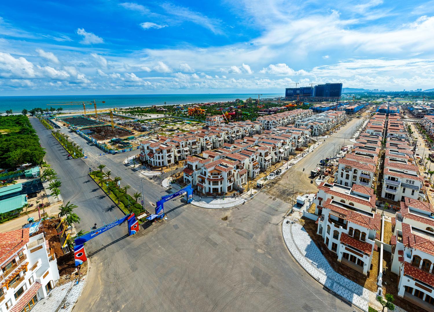 Cận cảnh hàng trăm căn biệt thự, liền kề tại Blanca City trước ngày bàn giao - Ảnh 6.