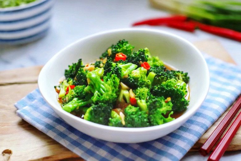Thức khuya thường xuyên có thể dẫn đến hội chứng gan nóng: 6 món ăn bổ gan, bạn nên ăn thường xuyên - Ảnh 5.