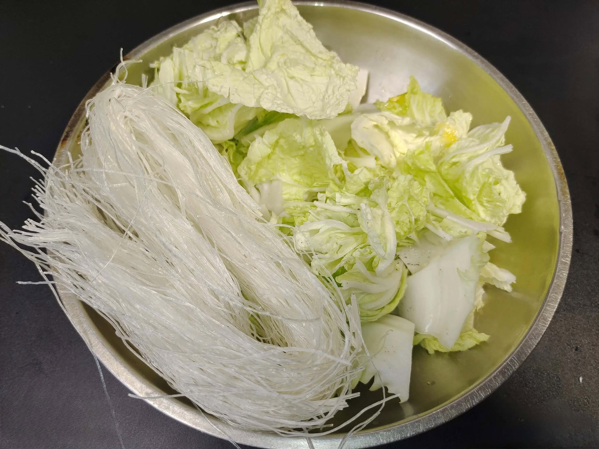 Món ăn có đủ rau và thịt ấm nóng, khiến bạn muốn ăn thêm cơm- Ảnh 3.
