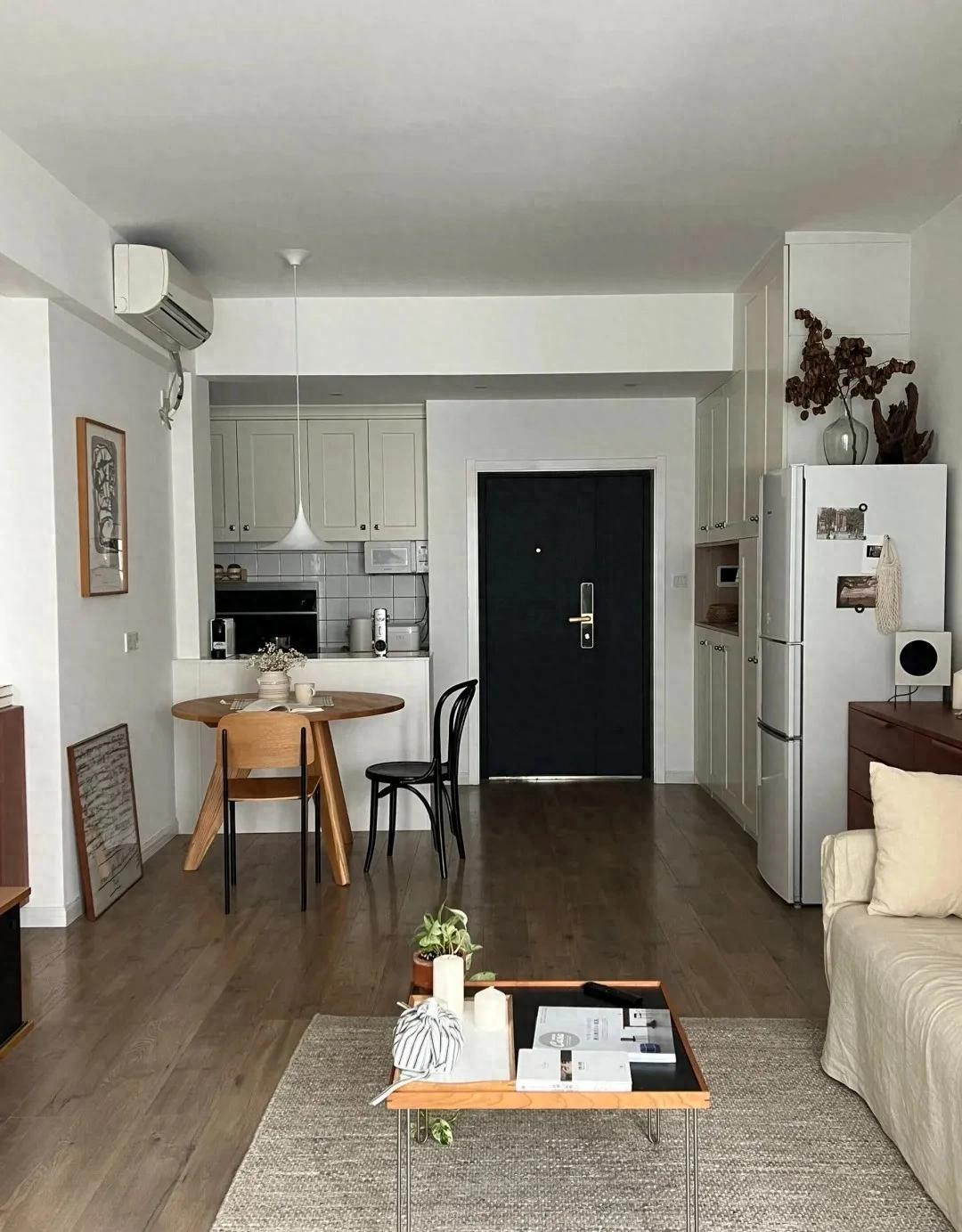 Người phụ nữ trung ni&ecirc;n sống một m&igrave;nh trong căn hộ 60m&sup2;: Nh&agrave; kh&ocirc;ng lớn nhưng g&oacute;c n&agrave;o cũng khiến người kh&aacute;c ao ước - Ảnh 1.