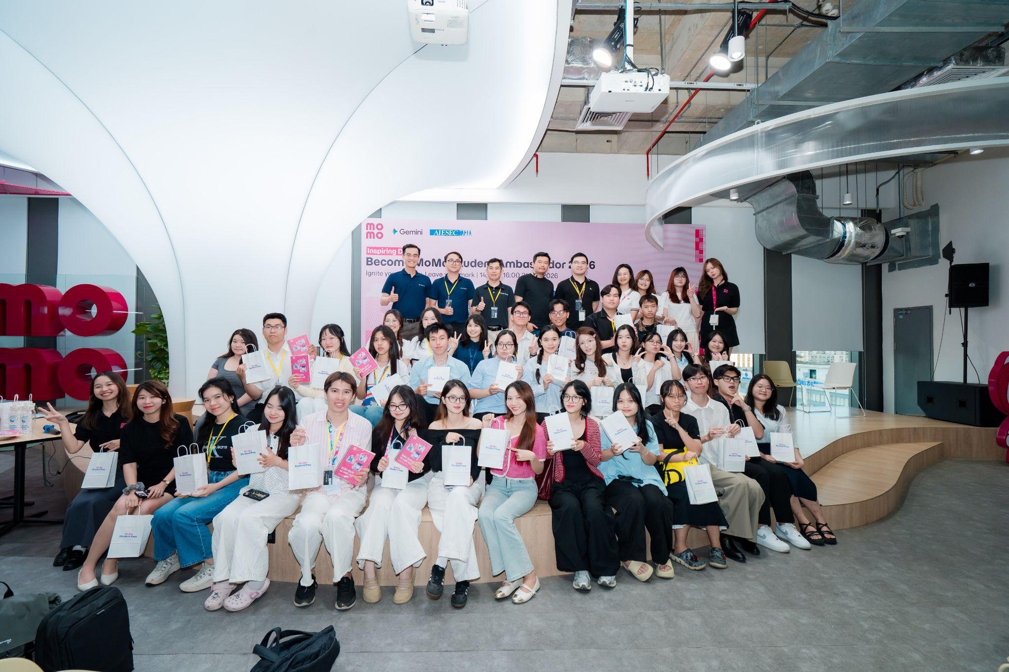 MoMo Student Pass c&ugrave;ng Google Gemini, trang bị AI cho tương lai sinh vi&ecirc;n Việt- Ảnh 1.