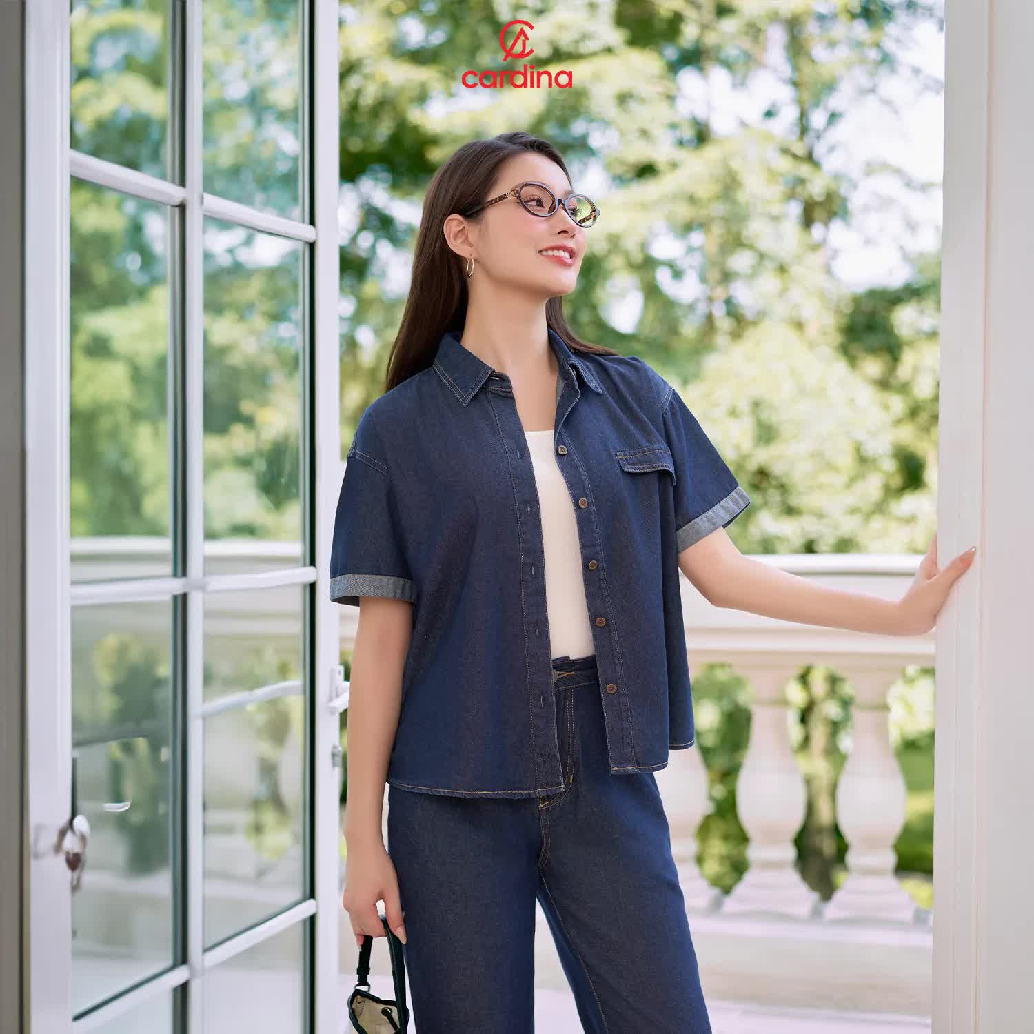 Sơ mi denim: Diện vừa trẻ trung vừa sang chuẩn old money cho n&agrave;ng c&ocirc;ng sở - Ảnh 7.