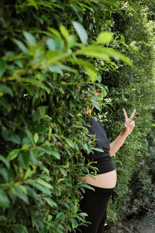 Nhan Phúc Vinh chăm Khả Ngân như “chăm em bé”, xin phép vợ bầu đi leo núi mà tình cỡ này- Ảnh 1.