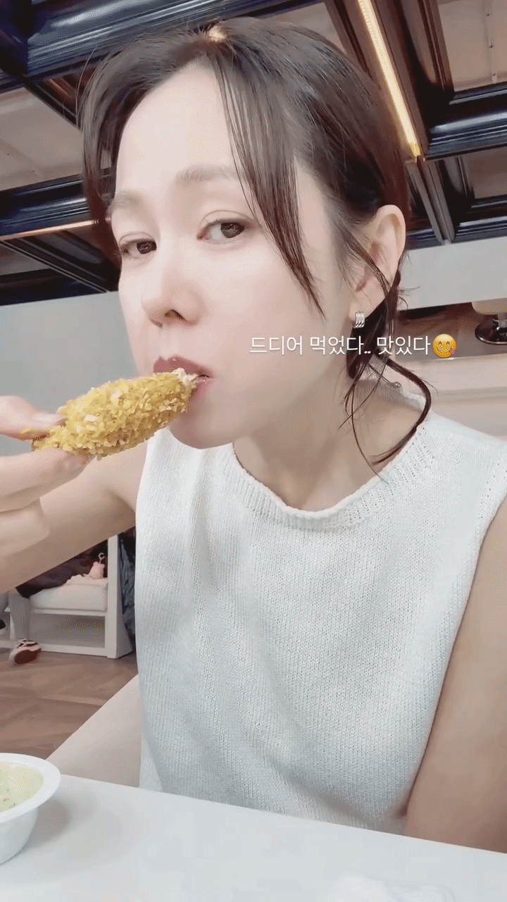 Son Ye Jin đ&aacute;nh mất h&igrave;nh tượng "ngọc nữ", ch&igrave;m s&acirc;u trong cơn b&atilde;o chỉ tr&iacute;ch - Ảnh 1.