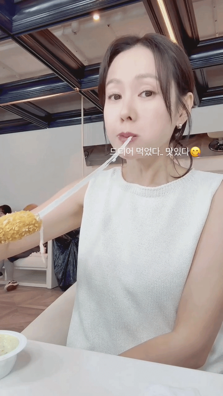 Son Ye Jin đ&aacute;nh mất h&igrave;nh tượng "ngọc nữ", ch&igrave;m s&acirc;u trong cơn b&atilde;o chỉ tr&iacute;ch - Ảnh 2.