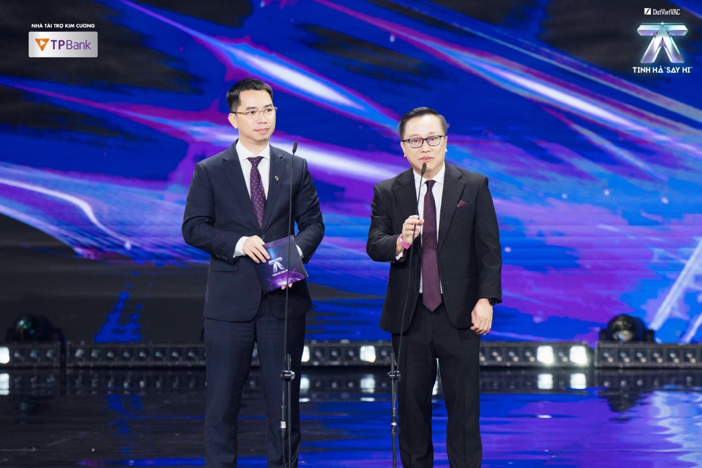 Tiết mục nhận giải &ldquo;The Viet Vanguard Award - Ti&ecirc;n Phong Đất Việt&rdquo;: Đưa ca tr&ugrave; l&ecirc;n Top 1 thịnh h&agrave;nh, học h&aacute;t từ nghệ nh&acirc;n 60 năm giữ nghề- Ảnh 5.