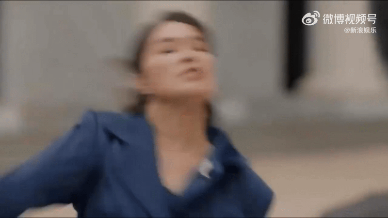 Tưởng phim Ấn Độ nhưng hóa ra là phim Thái: Màn ngã cầu thang "ảo tung chảo", tình tiết phi lý đến cực điểm- Ảnh 2.