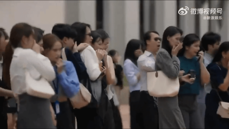 Tưởng phim Ấn Độ nhưng hóa ra là phim Thái: Màn ngã cầu thang "ảo tung chảo", tình tiết phi lý đến cực điểm- Ảnh 3.