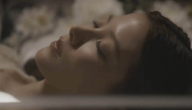 Tưởng phim Ấn Độ nhưng hóa ra là phim Thái: Màn ngã cầu thang "ảo tung chảo", tình tiết phi lý đến cực điểm- Ảnh 6.