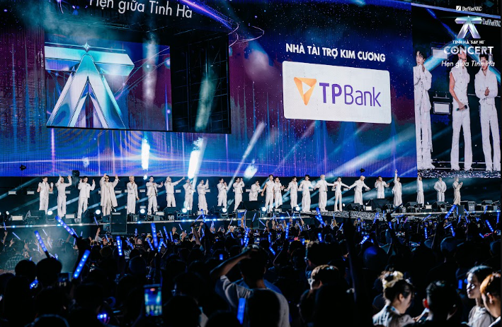 Kim chủ TPBank chịu chi: Đưa khách hàng đến Las Vegas gặp gỡ dàn Anh Trai và Em Xinh- Ảnh 2.