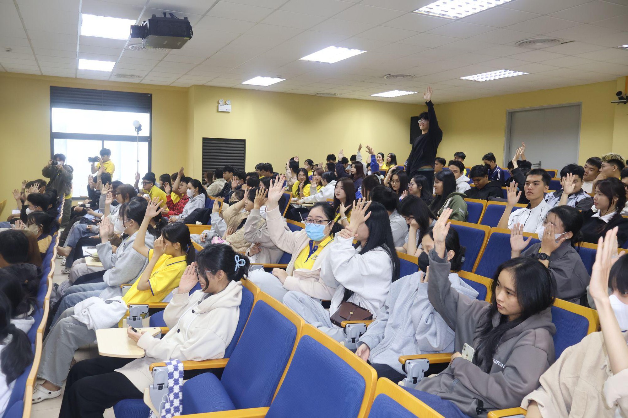 Đại học không phải con đường duy nhất: Lộ trình “đảo ngược” vươn ra thế giới - Ảnh 3.