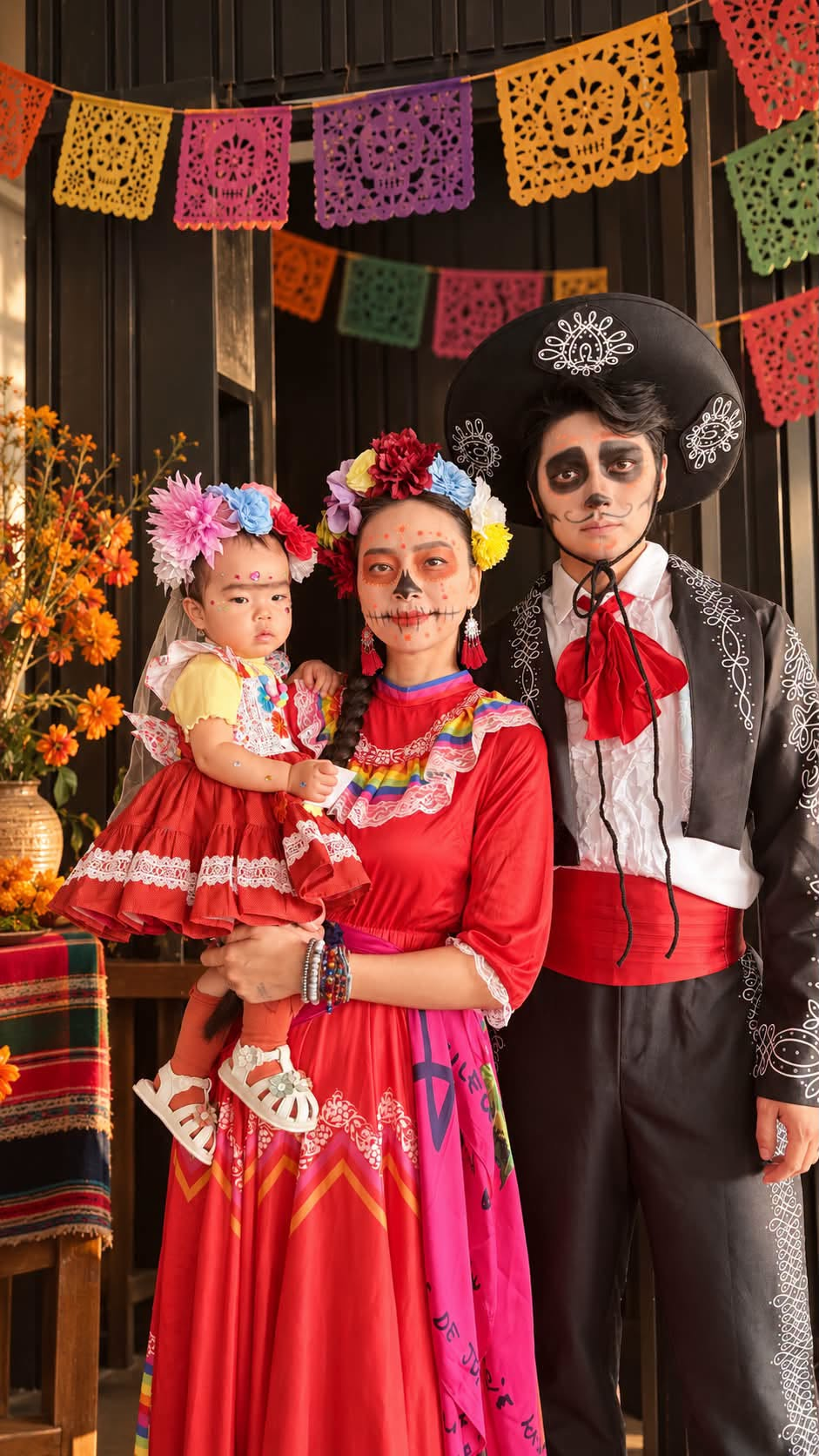 Bé Gạo nhà Ngô Thanh Vân - Huy Trần “chơi lớn” mùa Halloween: Hóa trang mệt nghỉ, hé lộ khoảnh khắc cực kỳ tình cảm với ba mẹ- Ảnh 6.