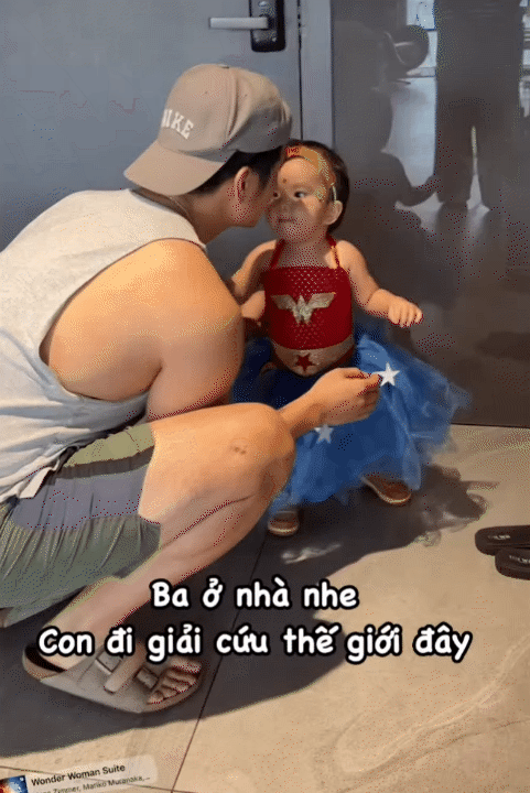 Bé Gạo nhà Ngô Thanh Vân - Huy Trần “chơi lớn” mùa Halloween: Hóa trang mệt nghỉ, hé lộ khoảnh khắc cực kỳ tình cảm với ba mẹ- Ảnh 1.