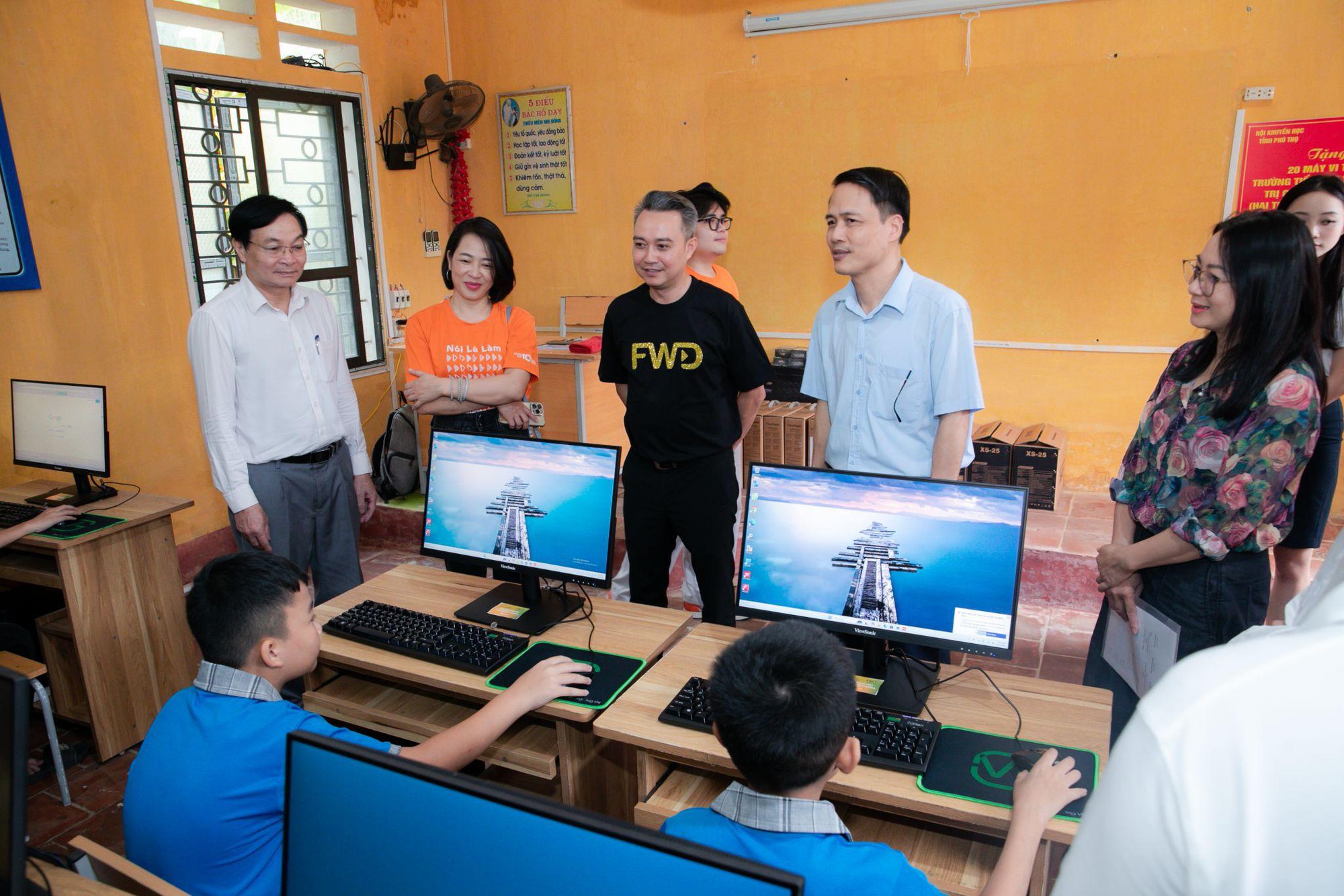 FWD Việt Nam và Vietcombank lan tỏa giá trị cộng đồng qua cơ hội học tập cho học sinh khó khăn- Ảnh 1.