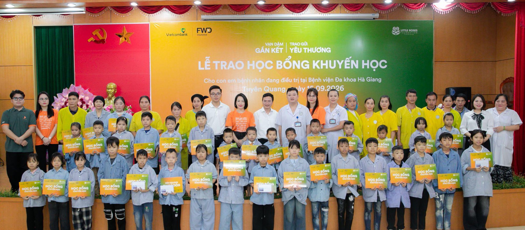FWD Việt Nam và Vietcombank lan tỏa giá trị cộng đồng qua cơ hội học tập cho học sinh khó khăn- Ảnh 2.