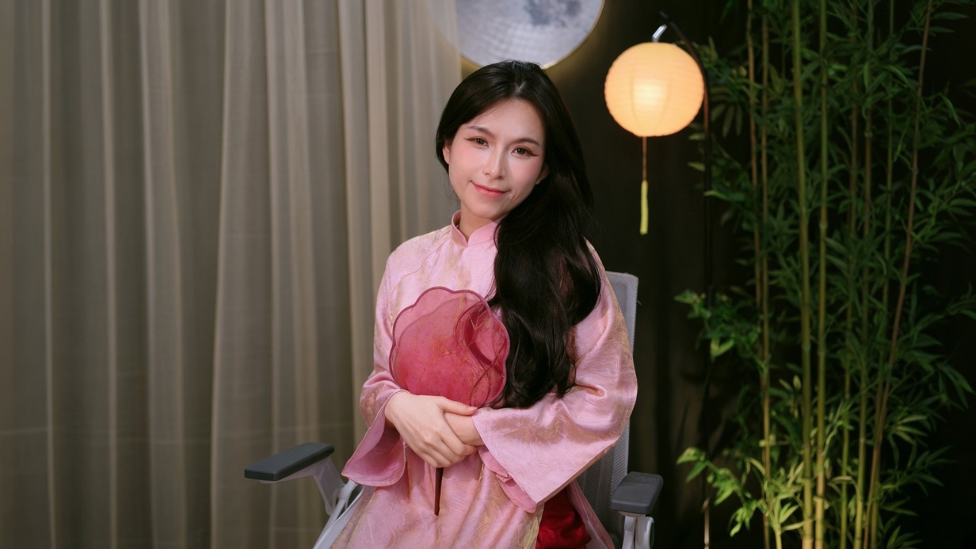 Lê Thị Tường Vi và chuyện livestream thành nghề nghiệp của người trẻ: Cơ hội đi cùng kỹ năng, sự bền bỉ- Ảnh 3.