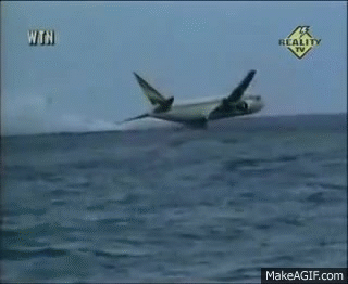 Một máy bay bị cướp lao xuống biển với tốc độ 320 km/h: 125 người bỏ mạng dưới làn nước xanh- Ảnh 2.