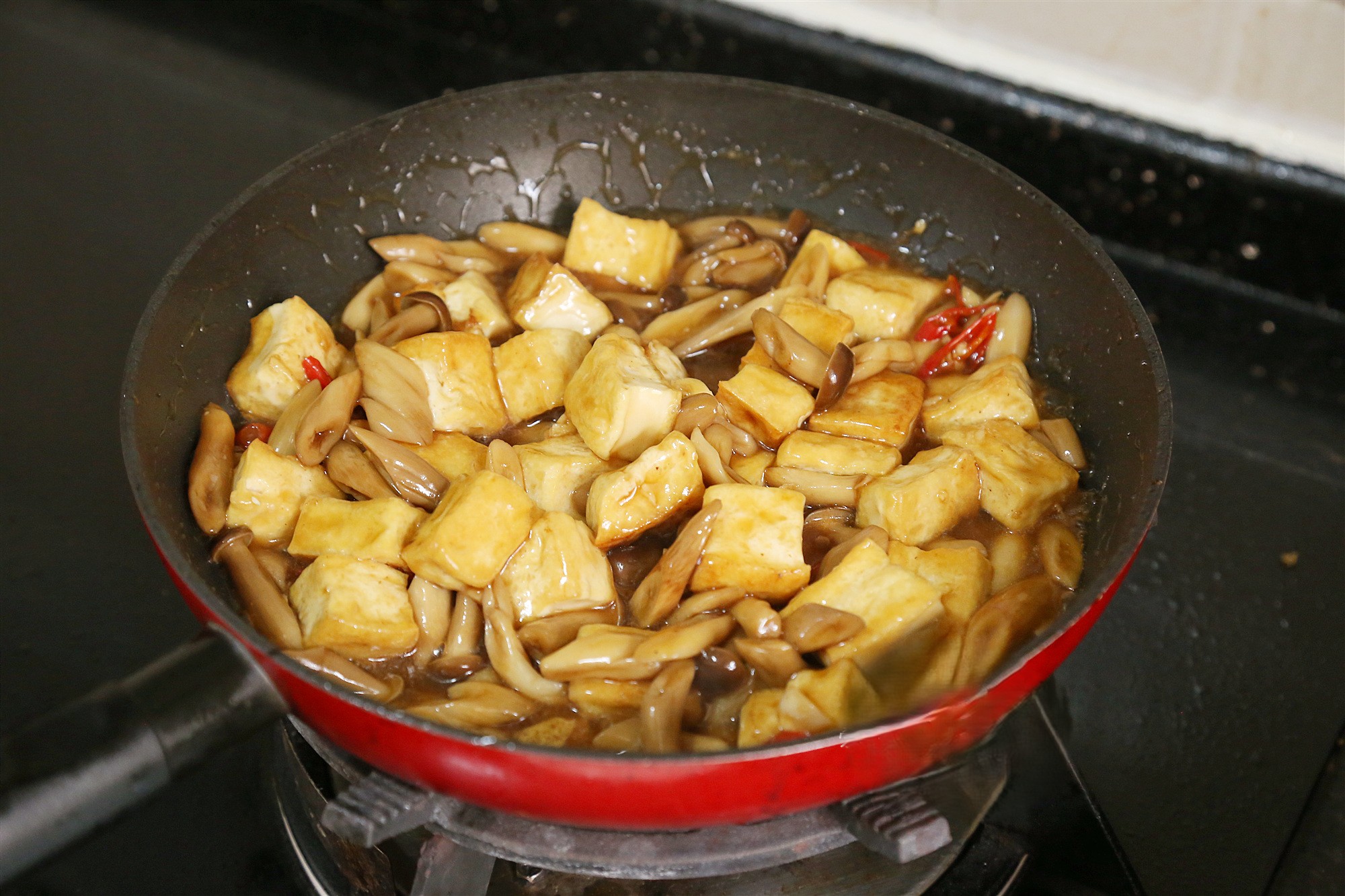 Phụ nữ n&ecirc;n ăn m&oacute;n n&agrave;y thường xuy&ecirc;n: Ngon hơn thịt, nấu dễ lại gi&uacute;p bổ sung canxi, tăng cường hệ miễn dịch- Ảnh 7.