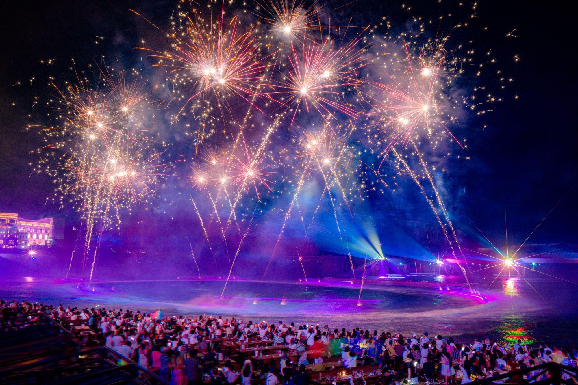 The Fest - Nam Nha Trang: Từ “view đẹp”, pháo hoa mỗi đêm đến hệ sinh thái tạo dòng tiền - Ảnh 1.