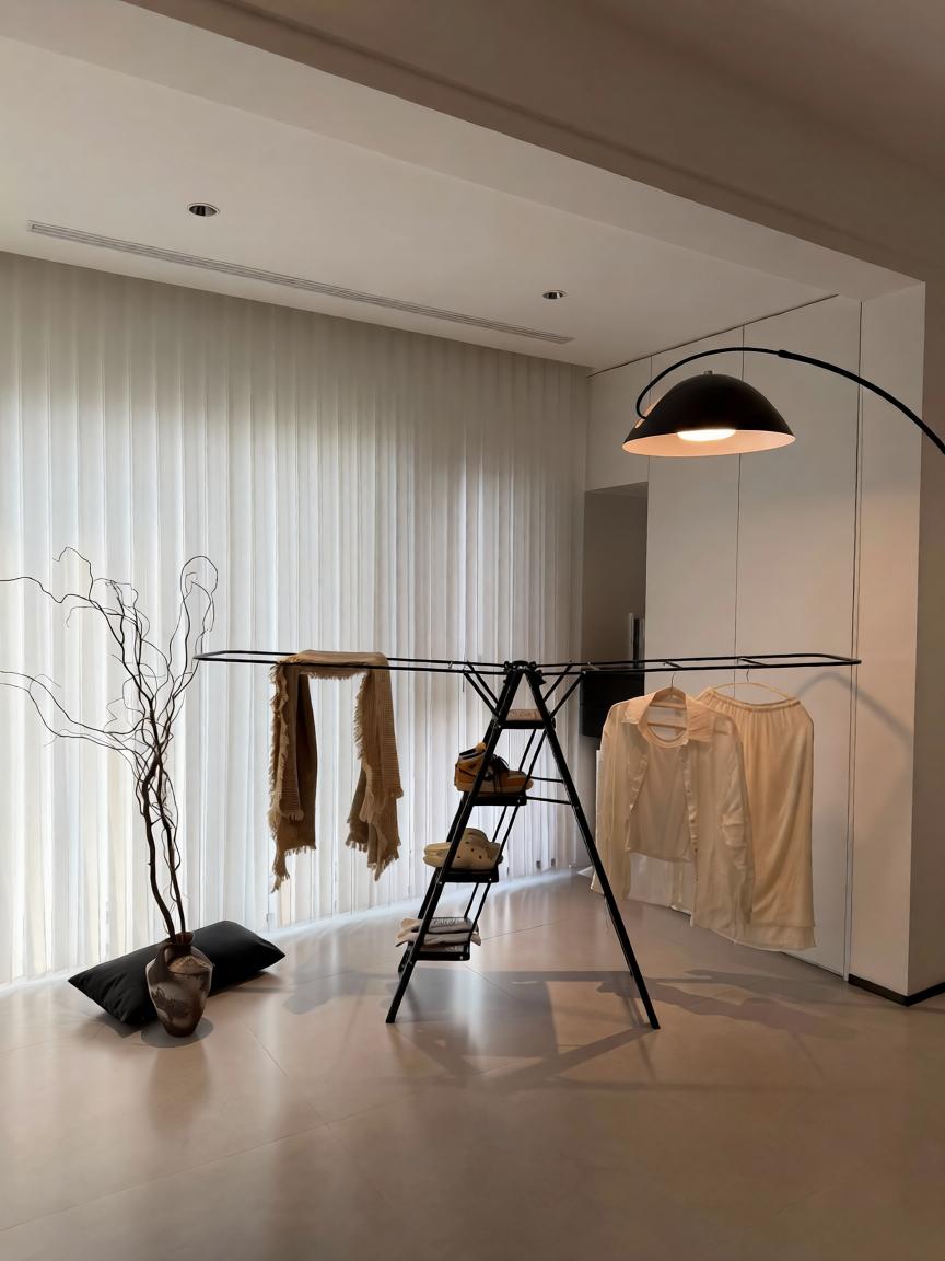 Bên cạnh sofa không nhất thiết phải đặt bàn phụ: 7 cách tận dụng không gian của người trẻ vừa gọn vừa thiết thực - Ảnh 6.