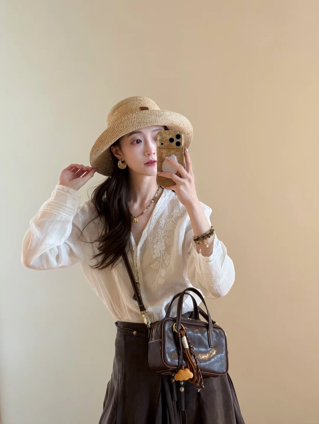 5 kiểu sơ mi rất hợp m&ugrave;a thu, nh&igrave;n trẻ trung kiểu "old money" lại vừa gi&uacute;p hack tuổi cực đỉnh- Ảnh 11.