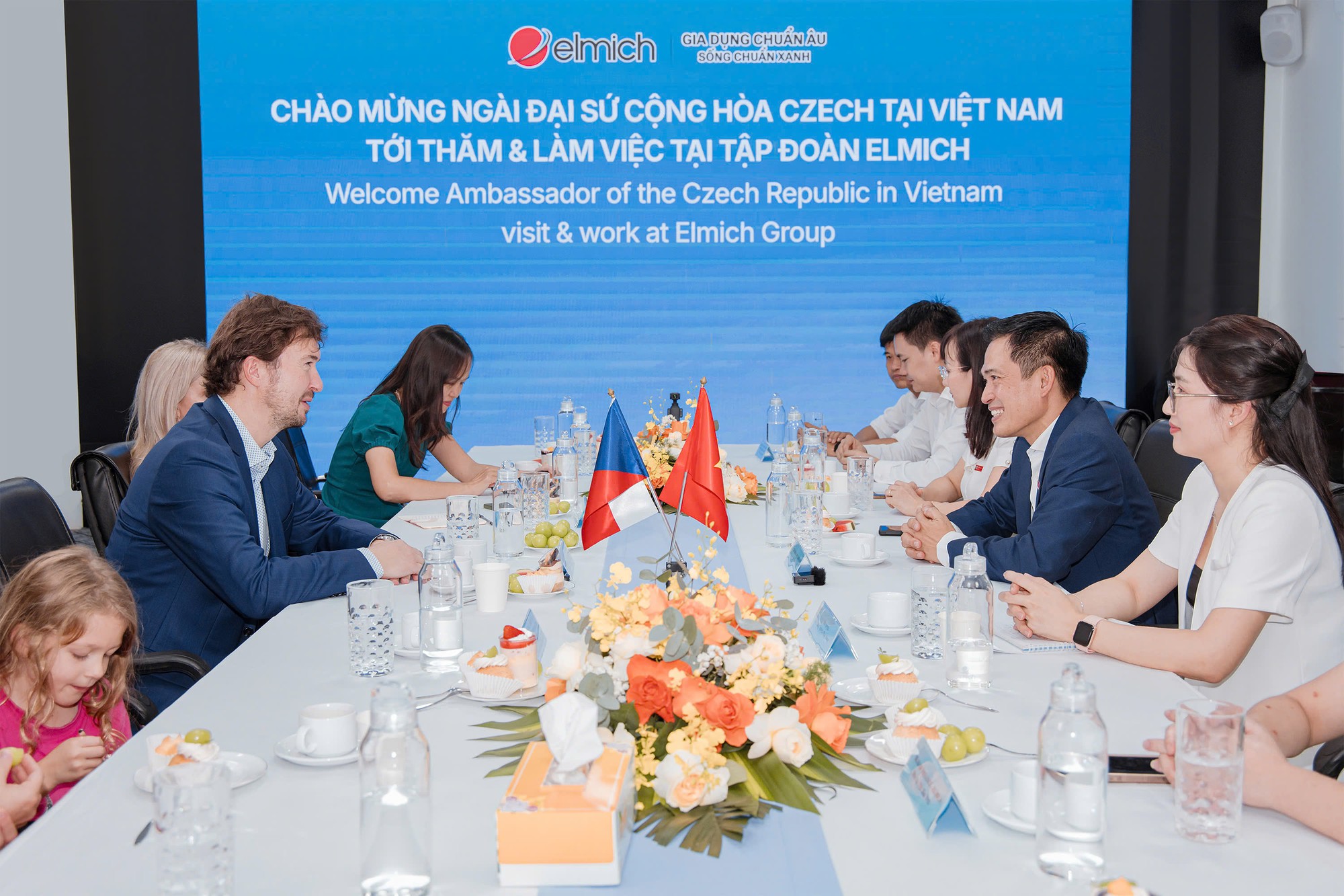 Tân Đại sứ Cộng hòa Séc thăm nhà máy Elmich Việt Nam- Ảnh 1.