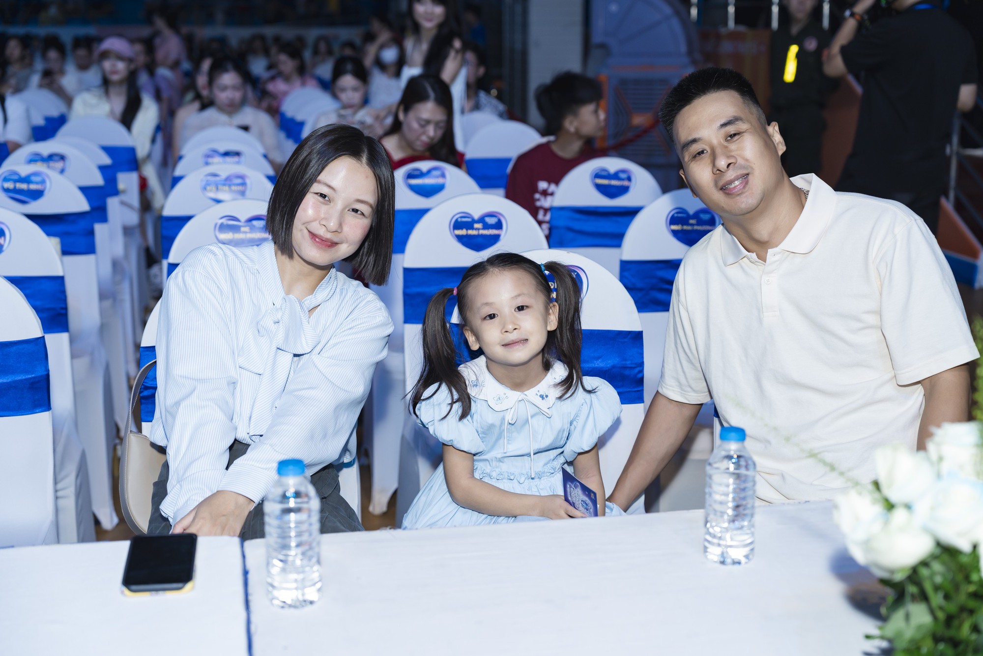 Con trai Đăng Kh&ocirc;i Thủy Anh tung tăng tr&ecirc;n s&acirc;n khấu, b&eacute; Dino đứng l&ecirc;n cổ vũ mẹ Ngọc Khu&ecirc;: D&agrave;n nh&oacute;c tỳ đ&aacute;ng y&ecirc;u g&oacute;p mặt tại WeFamily Awards 2026- Ảnh 11.
