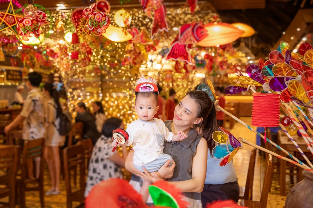VinWonders Cần Giờ: “Cỗ máy thời gian” đưa du khách du hành qua mọi mùa lễ hội khắp toàn cầu - Ảnh 3.