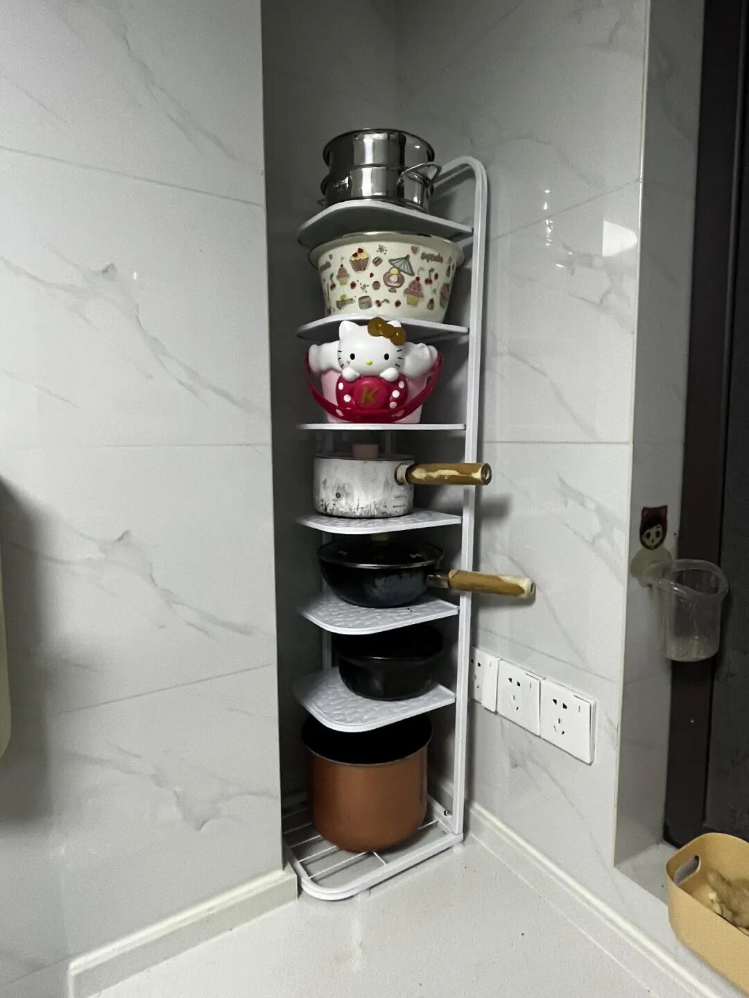 Nhìn 7 cách cất nồi chảo này tôi mới hiểu vì sao bếp nhà mình lúc nào cũng chật: Hóa ra trước giờ xếp sai hết- Ảnh 8.