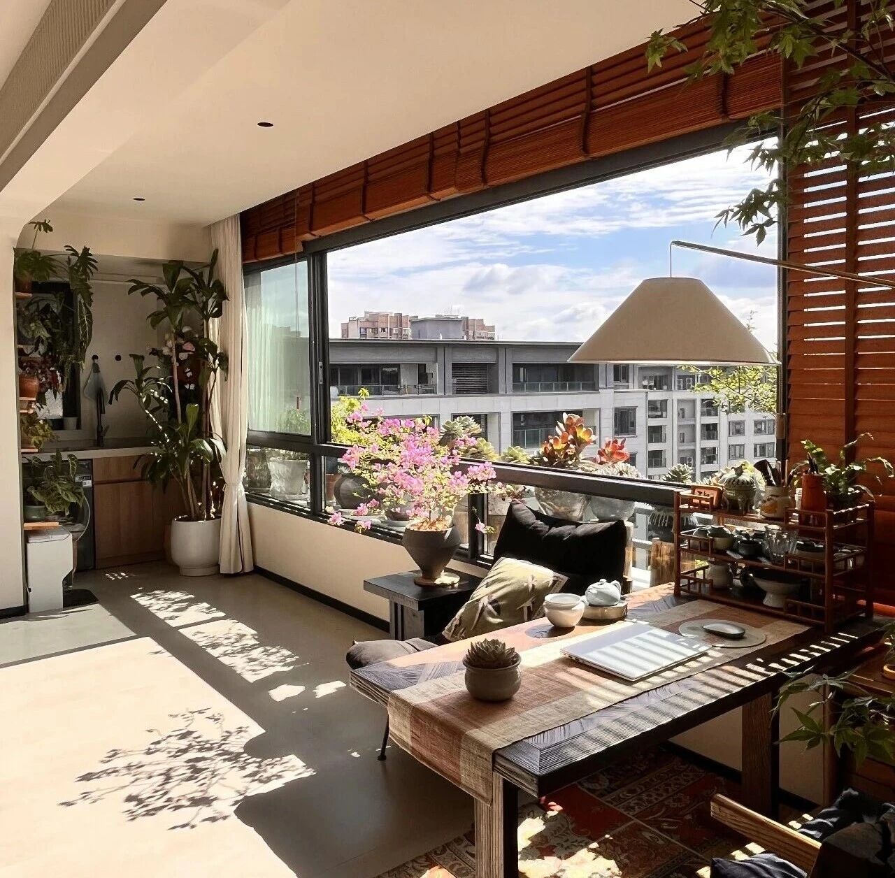 Từ căn giữa 90m² chuyển sang căn góc hướng Tây 128m², tôi từng nghĩ mình chọn đúng: 3 tháng sau mới thấy cái giá phải trả- Ảnh 3.