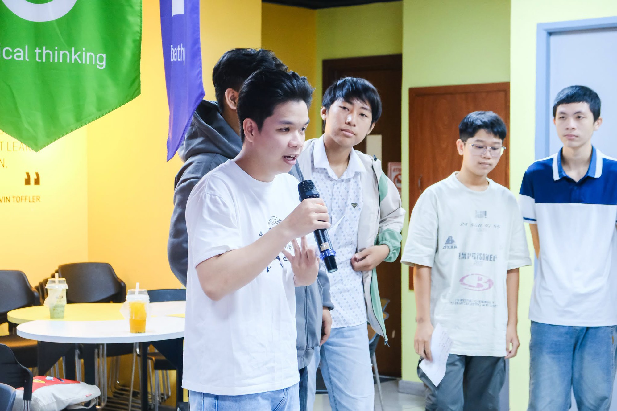 4 mảnh gh&eacute;p biến 4 năm đại học th&agrave;nh h&agrave;nh tr&igrave;nh bứt ph&aacute; tại Asia University Program- Ảnh 1.
