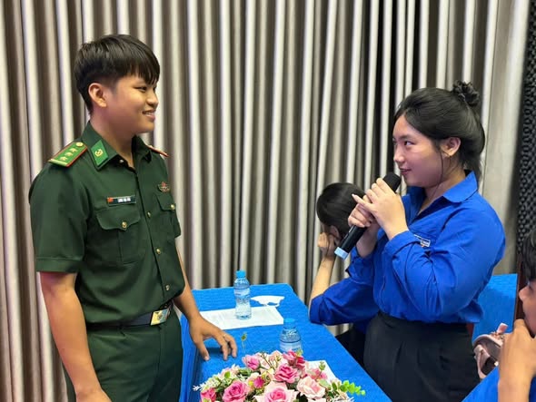 Hưng Điền: nâng cao năng lực ngoại ngữ, trang bị kỹ năng hội nhập quốc tế cho thanh niên - Ảnh 2.