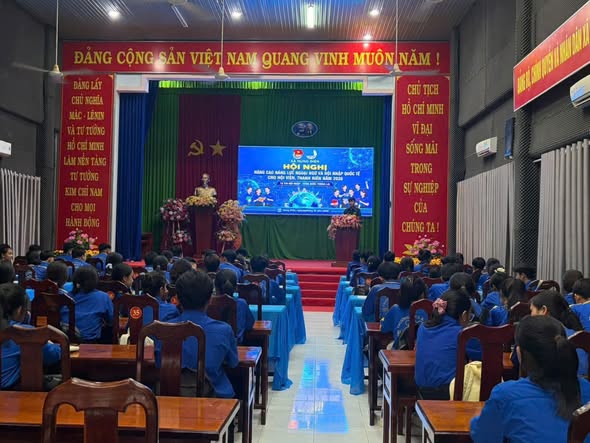 Hưng Điền: nâng cao năng lực ngoại ngữ, trang bị kỹ năng hội nhập quốc tế cho thanh niên - Ảnh 1.