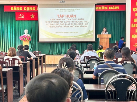 Th&agrave;nh phố Hồ Ch&iacute; Minh siết chặt quản l&yacute; an to&agrave;n thực phẩm từ trường học đến cửa ng&otilde; nhập khẩu- Ảnh 1.