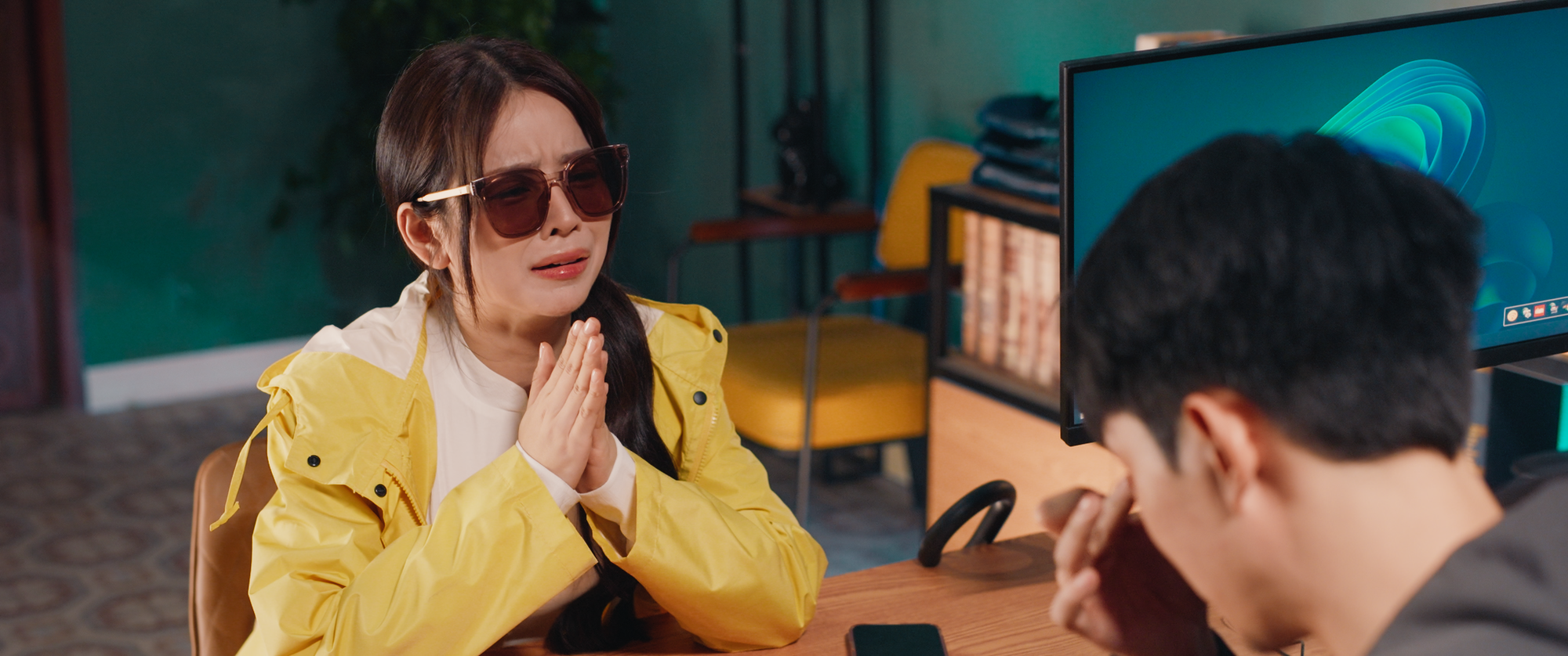 Khổ nhất “Án Mạng Xém Hoàn Hảo”: Anh Tú Atus và DJ Mie vừa bị truy đuổi vừa tự phá án - Ảnh 1.