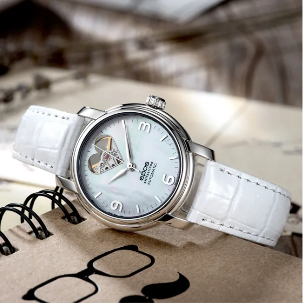 Chọn quà 20/10, săn ưu đãi tới 50% tại Đăng Quang Watch - Ảnh 2.