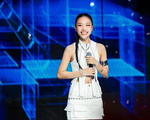 Nữ ca sĩ 21 tuổi khiến sao quốc tế hơn 400 triệu stream phải đích thân bay sang tận Việt Nam làm 1 điều - Ảnh 6.