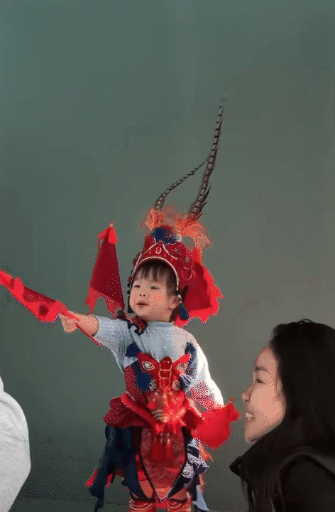 Vừa sắm 4 bộ B&Eacute; C&Uacute;P B&Ocirc;NG, hotmom Bảo Ngọc lại đặt set đồ cosplay em xinh Phương Ly cho &aacute;i nữ nhưng lại gặp phải t&igrave;nh huống &eacute;o le- Ảnh 8.