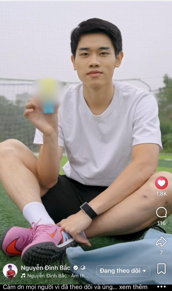 D&acirc;n mạng cười ngất khi Đ&igrave;nh Bắc quảng c&aacute;o kem chống nắng m&agrave; nh&igrave;n đơ hơn cả AI- Ảnh 5.