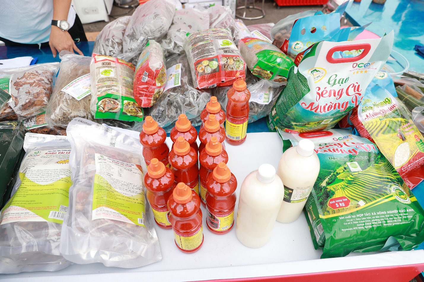 Sắm đủ Tết đầy ở Hội chợ M&ugrave;a Xu&acirc;n lần thứ nhất năm 2026- Ảnh 2.