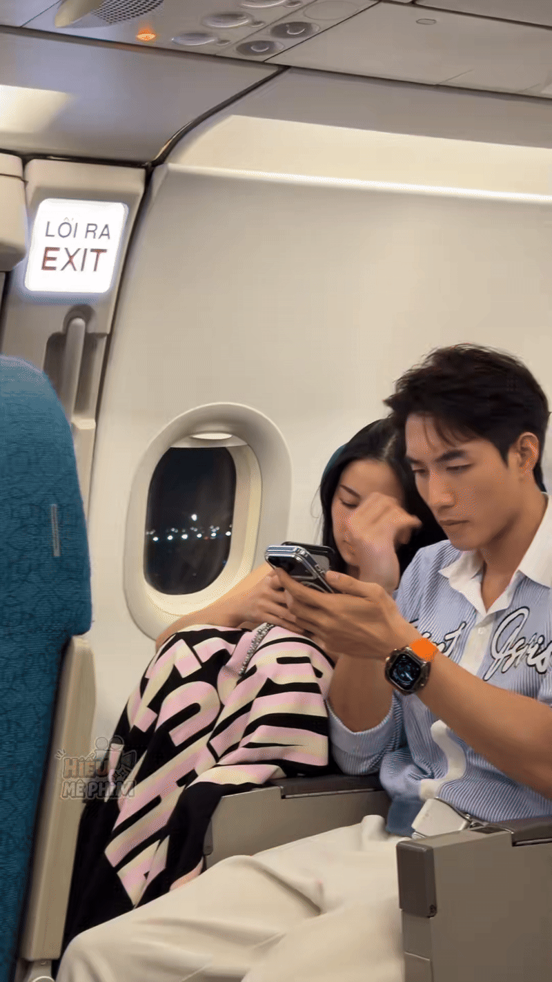 "Nổ" clip cặp sao Việt bị bắt gặp tình tứ trên máy bay - Ảnh 3.