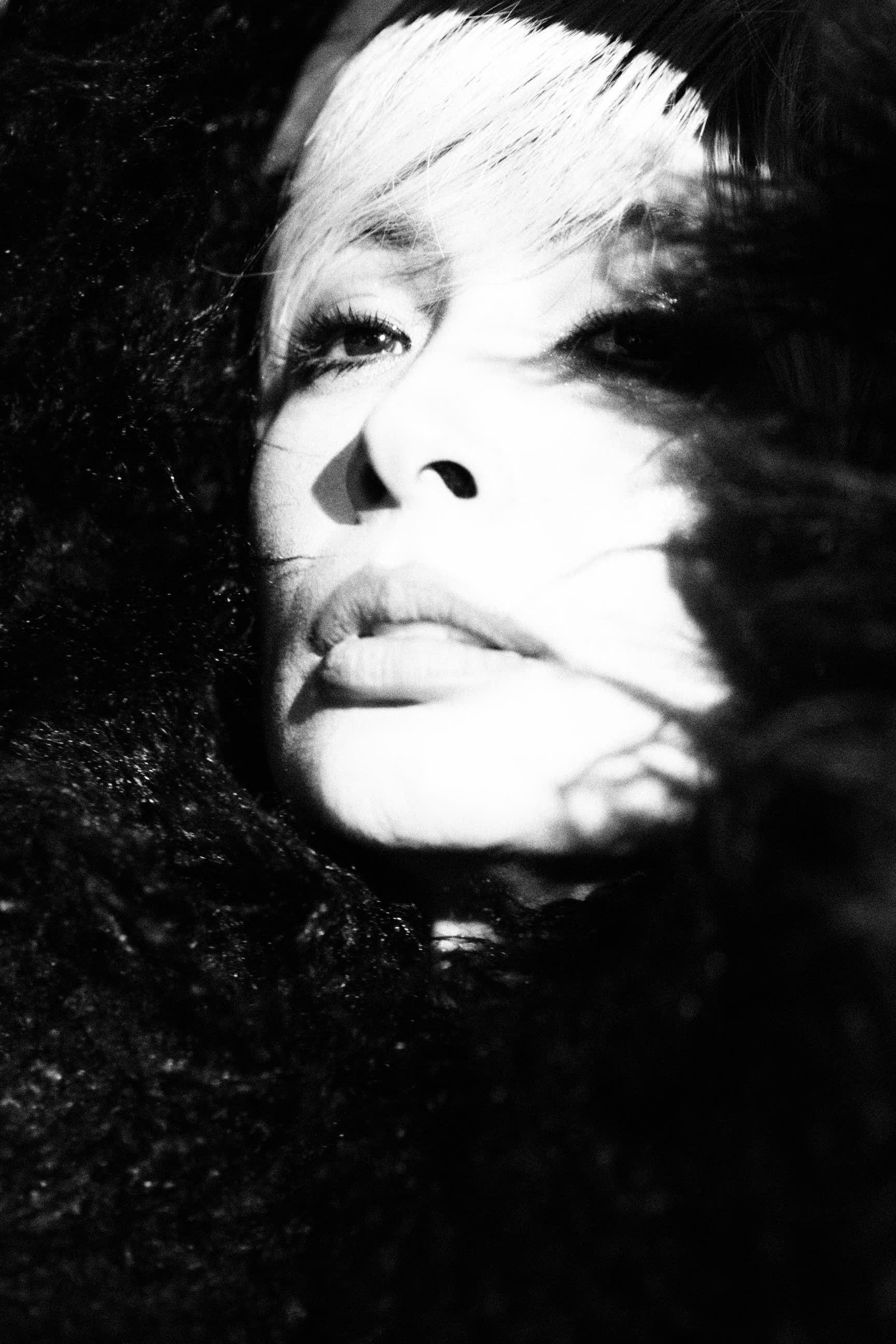 Dấu mốc 18 năm của Thu&yacute; Hằng, Thu&yacute; Hạnh từ khi mang bầu Suti v&agrave; B&ocirc;ng đến hai biểu tượng của thời gian- Ảnh 12.