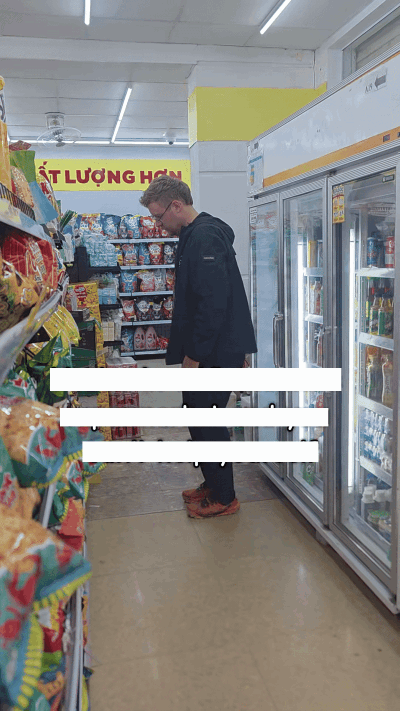 Đi si&ecirc;u thị ở Việt Nam, kh&aacute;ch T&acirc;y li&ecirc;n tục lắc người đầy kh&oacute; hiểu- Ảnh 2.