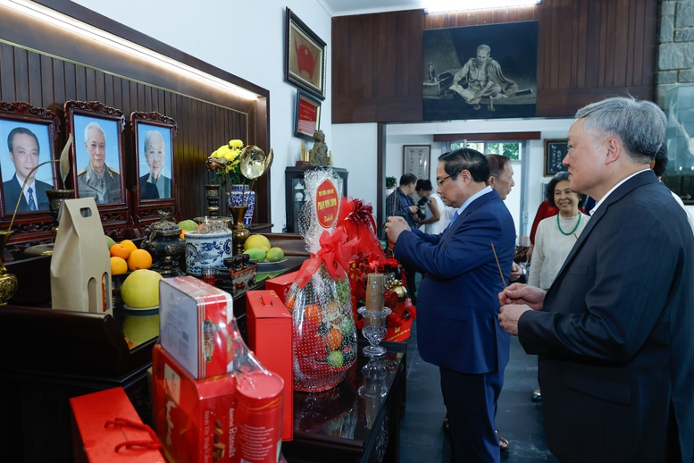 Thủ tướng Phạm Minh Ch&iacute;nh d&acirc;ng hương c&aacute;c cố l&atilde;nh đạo Đảng, Nh&agrave; nước v&agrave; thăm, ch&uacute;c Tết nguy&ecirc;n l&atilde;nh đạo Đảng, Nh&agrave; nước- Ảnh 11.