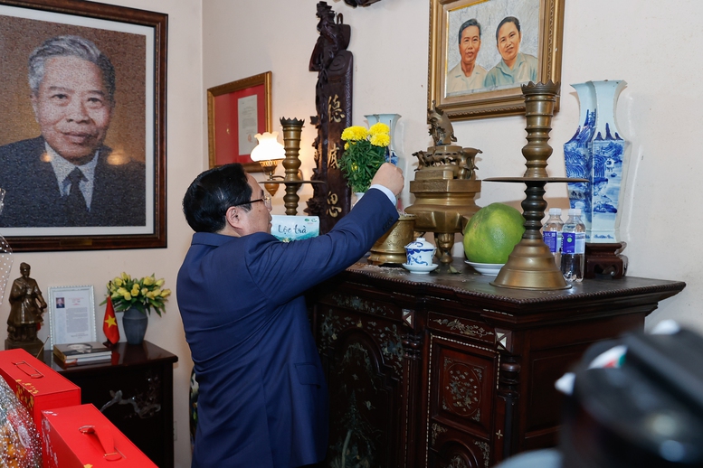 Thủ tướng Phạm Minh Ch&iacute;nh d&acirc;ng hương c&aacute;c cố l&atilde;nh đạo Đảng, Nh&agrave; nước v&agrave; thăm, ch&uacute;c Tết nguy&ecirc;n l&atilde;nh đạo Đảng, Nh&agrave; nước- Ảnh 3.