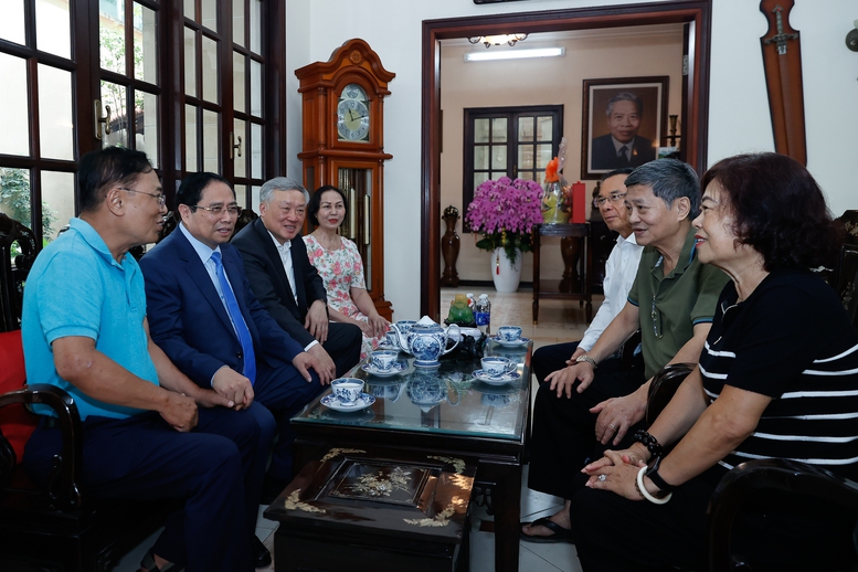 Thủ tướng Phạm Minh Ch&iacute;nh d&acirc;ng hương c&aacute;c cố l&atilde;nh đạo Đảng, Nh&agrave; nước v&agrave; thăm, ch&uacute;c Tết nguy&ecirc;n l&atilde;nh đạo Đảng, Nh&agrave; nước- Ảnh 4.