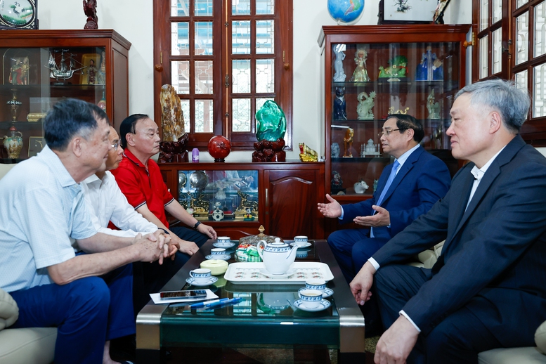 Thủ tướng Phạm Minh Ch&iacute;nh d&acirc;ng hương c&aacute;c cố l&atilde;nh đạo Đảng, Nh&agrave; nước v&agrave; thăm, ch&uacute;c Tết nguy&ecirc;n l&atilde;nh đạo Đảng, Nh&agrave; nước- Ảnh 7.