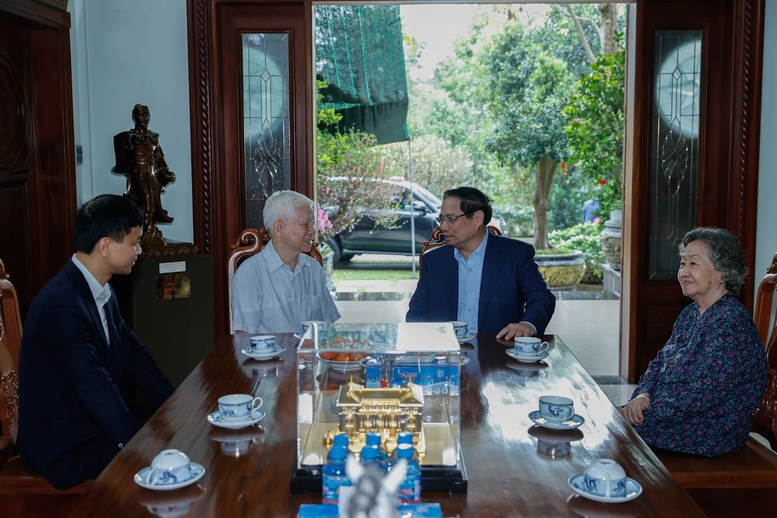 Thủ tướng Phạm Minh Ch&iacute;nh d&acirc;ng hương c&aacute;c cố l&atilde;nh đạo Đảng, Nh&agrave; nước v&agrave; thăm, ch&uacute;c Tết nguy&ecirc;n l&atilde;nh đạo Đảng, Nh&agrave; nước- Ảnh 8.