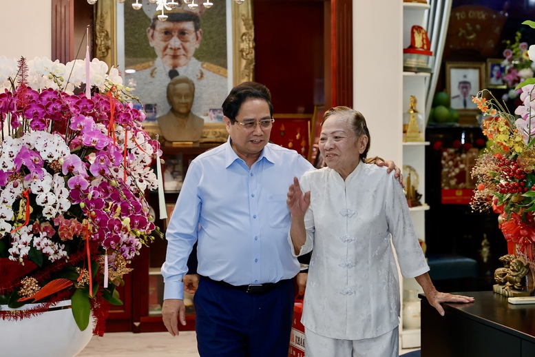 Thủ tướng Phạm Minh Ch&iacute;nh d&acirc;ng hương c&aacute;c cố l&atilde;nh đạo Đảng, Nh&agrave; nước v&agrave; thăm, ch&uacute;c Tết nguy&ecirc;n l&atilde;nh đạo Đảng, Nh&agrave; nước- Ảnh 12.